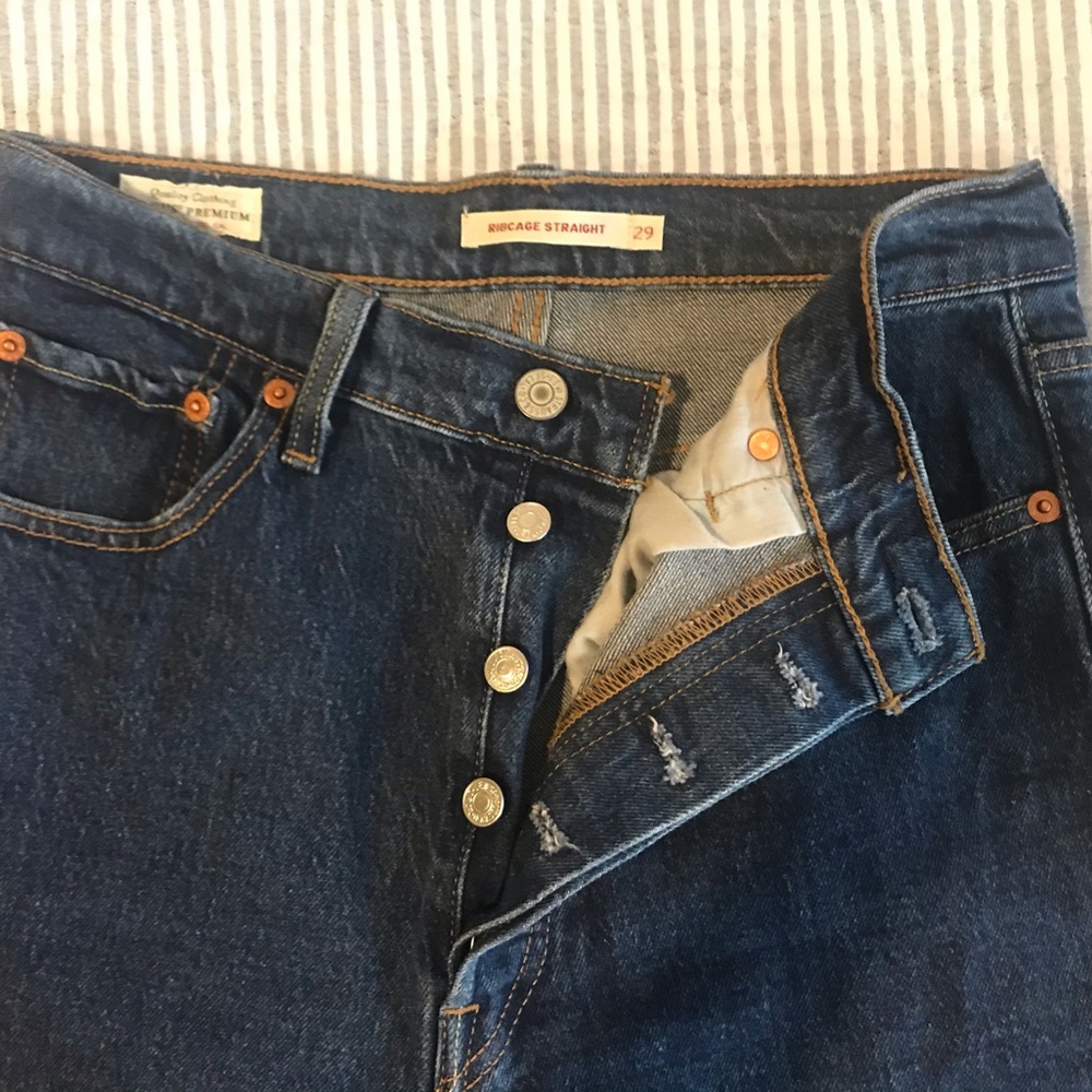 COPY - Levi’s Ribcage Jeans - Picture 8 of 9